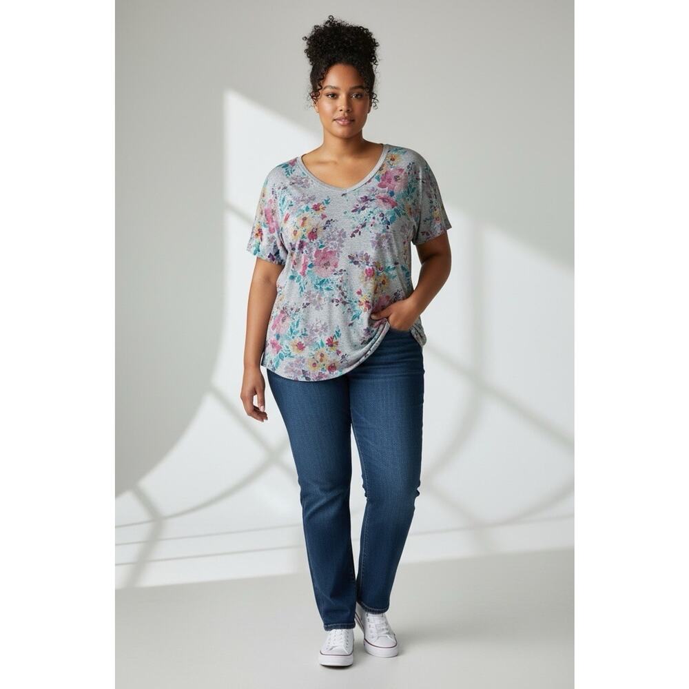 Torrid Plus Gray Floral Short Sleeve V-neck T-shirt Super Soft Knit Size 2